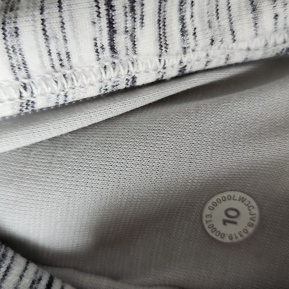 Lululemon Women's Gray High-Neck Top 1/4 zip - Picture 2 of 8